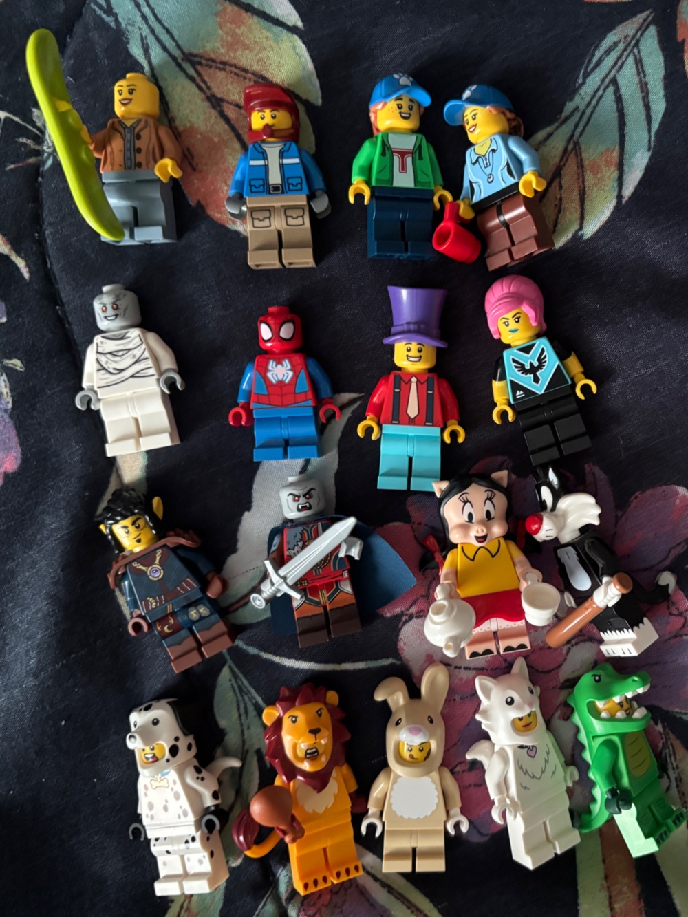 LEGO Minifigure Bulk Lot 17, Variety Pack